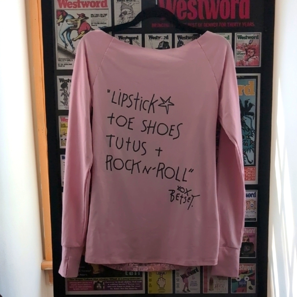 Betsey Johnson - Vintage Pink Graphic Women's Top With Lace Back - Picture 2 of 4